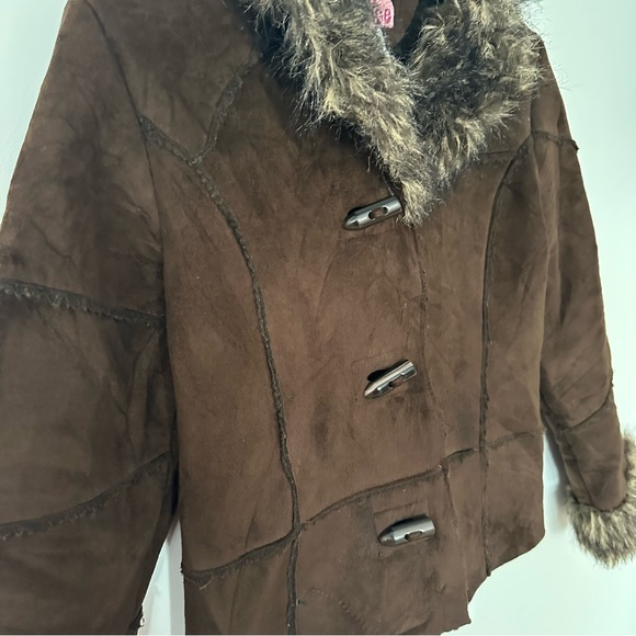 Vintage Brown Jacket with Faux Fur Accents and Toggle buttons.Size Junior 11 Y2K - Picture 2 of 7